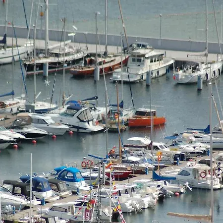 Sea Towers Apartament Pod Zaglami Lejlighed Gdynia
